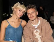 Romeo Beckham và bạn gái khoe phong cách ở London Fashion Week