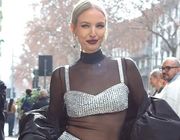 Mốt bra top, quần dài quét đất được chuộng ở Milan Fashion Week