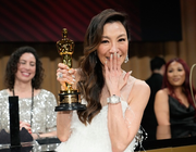 Dương Tử Quỳnh dự Oscar 2023 với đồng hồ Richard Mille, mỹ phẩm La Mer