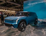 Xe điện Kia EV9 concept với lớp ngụy trang trước khi ra mắt năm 2023