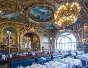 Nhà hàng Le Train Bleu hơn 120 tuổi như cung điện ở Paris