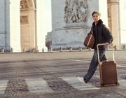 Jackson Wang và Louis Vuitton khám phá Paris với chiếc vali Horizon