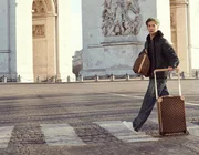Jackson Wang và Louis Vuitton khám phá Paris với chiếc vali Horizon