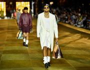 Louis Vuitton Menswear Xuân Hè 2024 tinh thần Pharrell Williams