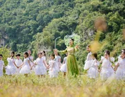 Trang Nhung ra mắt MV Mong thế giới yên bình