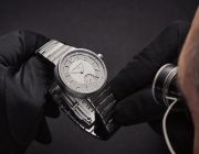 Mẫu đồng hồ Tambour của Louis Vuitton được đưa về boutique ở Việt Nam