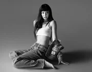 9 cách diện đồ denim cuốn hút như cô nàng Jennie Kim