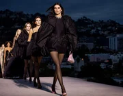 BST Versace Thu Đông 2023/2024 tái hiện phong cách thập niên 90