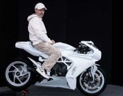MV Agusta Superveloce 800 độc bản từ nghệ sĩ đương đại Daniel Arsham
