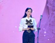 Doanh nhân Lê Hồng Thủy Tiên cuốn hút trong mọi khoảnh khắc tại Đẹp Awards 2023
