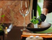 Ẩm thực chay tinh tế, sáng tạo thu hút nhiều người trẻ