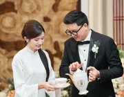 Diễn viên Ngọc Huyền lên xe Lexus 'theo chồng về dinh'