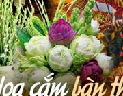 Loại hoa nào nên bày trên bàn thờ ngày Tết giúp thu hút tài lộc? Hoa cắm số chẵn hay số lẻ mới đúng?