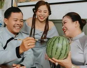 Tiktoker Phan Yến Nhi cùng gia đình diện áo dài Hà Thanh Huy đón Tết