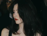 Đằng sau khoảnh khắc "chị đẹp chị chảnh" không bắt chuyện với ai của Han So Hee ở hàng ghế đầu show Dior
