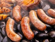 Lạp xưởng nướng đá - món ăn đang làm giới trẻ "mê mẩn" chứa bao nhiêu calo, ăn nhiều tiềm ẩn những nguy hại gì?