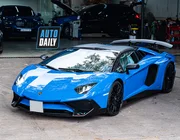 Bắt gặp Lamborghini Aventador SV Roadster màu xanh độc nhất Việt Nam