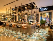 Một Sài Gòn tươi trẻ, sôi nổi, cuốn hút tại RBar và Viet Kitchen