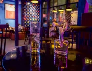 Nhâm nhi cồn, nghe đĩa than cùng Montauk Bar và LP Club