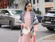 Áo dài Tết 2024: Không gì thanh tao, tôn dáng hơn những thiết kế trơn màu duyên dáng