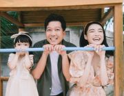Hé lộ cận dung mạo ái nữ của Trường Giang - Nhã Phương, bố bỉm gây chú ý vì hành động này