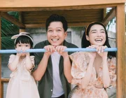 Hé lộ cận dung mạo ái nữ của Trường Giang - Nhã Phương, bố bỉm gây chú ý vì hành động này