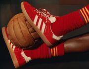 adidas vượt xa Nike