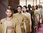 BST Hermès Xuân Hè 2025: Nét thanh lịch biểu tượng từ cảm hứng cưỡi ngựa
