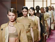 BST Hermès Xuân Hè 2025: Nét thanh lịch biểu tượng từ cảm hứng cưỡi ngựa