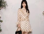 Mỹ nữ không thích mặc váy, sợ đám đông nhưng lại trở thành tâm điểm gây ùn tắc
