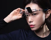 'Xạ thủ ngầu nhất hành tinh' bắt tay với Tesla, Louis Vuitton