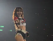 Lisa lại bị chỉ trích