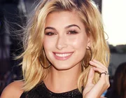 Vóc dáng Hailey Bieber sau khi sinh con