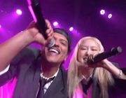 Rosé và Bruno Mars gây thất vọng