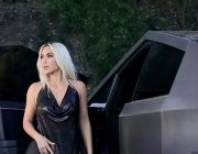 Xe Tesla thành 'phụ kiện' xa xỉ của Kim Kardashian, G-Dragon