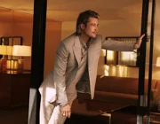 Brad Pitt khoe vẻ phong trần & thần thái hút hồn giữa khung cảnh Hollywood