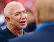 Tỷ phú Jeff Bezos rời vị trí CEO Amazon để tập trung vào Blue Origin
