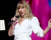 Tạp chí Billboard xin lỗi Taylor Swift
