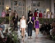 BST mới của NTK Trần Hùng toả sáng tại London Fashion Week Xuân Hè 2025