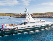 Siêu du thuyền 50 mét Feadship Emerald tái xuất với tông màu trang nhã, tinh tế