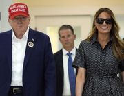 Vợ ông Trump mặc váy Dior cũ trong ngày bầu cử