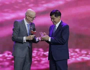 Ông Johnathan Hạnh Nguyễn nhận Giải thưởng Cống hiến trong lĩnh vực thương mại hàng không tại Diễn đàn hàng không uy tín thế giới Trinity 2024