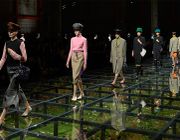 BST Prada thu-đông 2024 : Cuộc trò chuyện lãng mạn với lịch sử