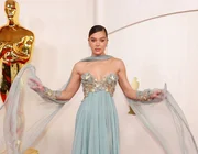 Trực tiếp thảm đỏ Oscar 2024: Zendaya chặt chém nàng “Juliet” bốc lửa, Ariana Grande chơi trội đối lập Margot Robbie