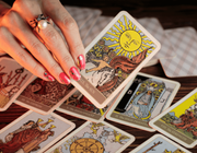 Nhan nhản quán cà phê xem bói bài tarot, sinh viên chi tiền triệu nghe 'thông điệp từ vũ trụ'