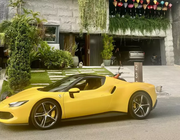 Siêu xe Ferrari 296 GTB rao bán 23 tỷ đỗ cổng nhà Cường Đô la