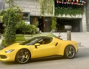 Siêu xe Ferrari 296 GTB rao bán 23 tỷ đỗ cổng nhà Cường Đô la