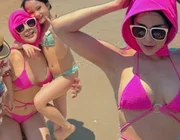 "Mẹ hai con" Diệp Lâm Anh khoe dáng nuột nà với bikini