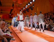 Louis Vuitton SS24 RTW: Chuyến đi quyến rũ trên đại lộ Champs-Elysées