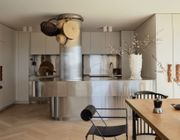 House Of Luxe: Những căn bếp đơn giản với trang trí crom, kẽm và thép